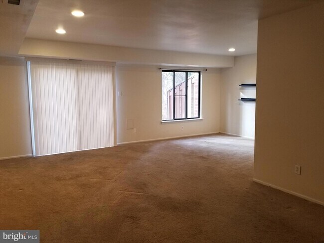 Foto del edificio - 1005 Worthington Dr