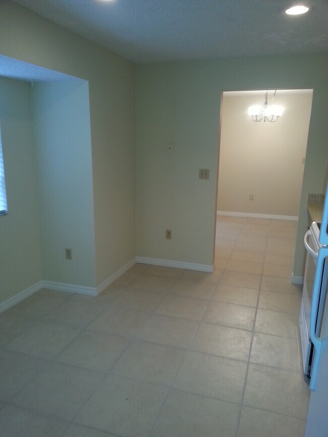 Building Photo - *** ANNUAL *** NAPLES PARK *** PET FRIENDL...