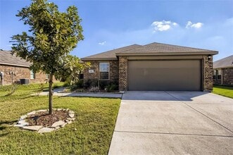 Building Photo - 503 Hawthorn Dr