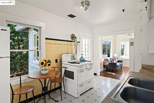 Foto del edificio - 1412 Peralta Ave