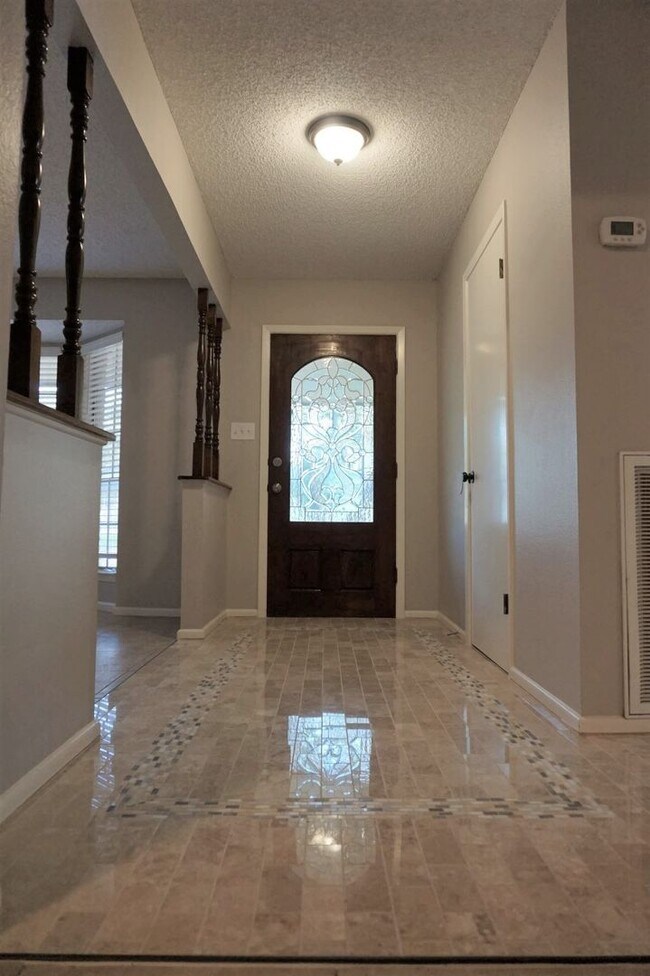 Building Photo - RENOVATED 3-BEDROOM HOME IN HOLLYWOOD PARK