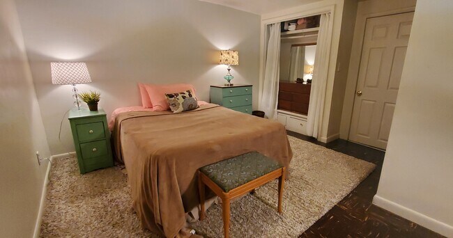 Bedroom - 2315 W Smith Ave