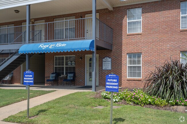 Oficina de arrendamiento - Regal Pointe Apartment Homes