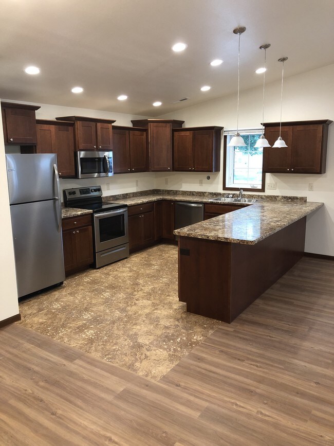 kitchen - 1104 W 10th St
