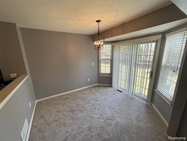 Foto del edificio - 8767 Hardwood Dr