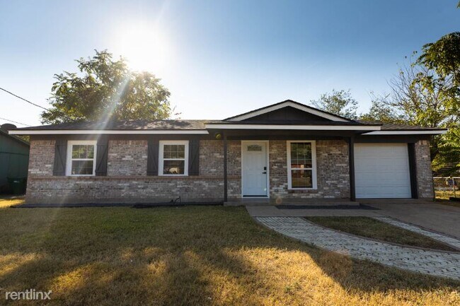 Building Photo - 3 br, 1.5 bath House - 1236 Saturn St