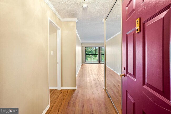 Foto del edificio - 15101 Interlachen Dr