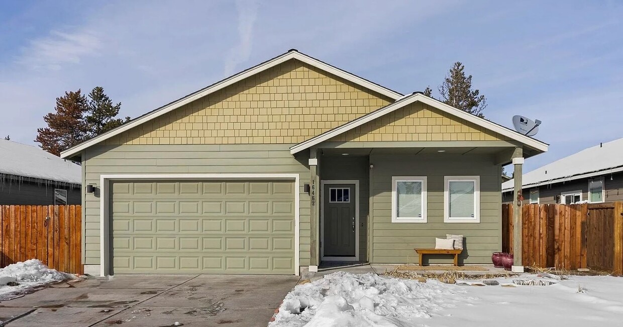 Primary Photo - Charming 3-Bedroom, 2-Bathroom Home in Huntington Meadows