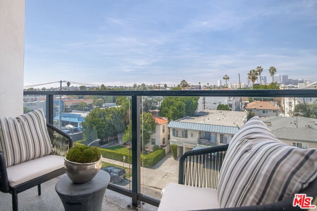 Foto del edificio - 1226 S Bedford St