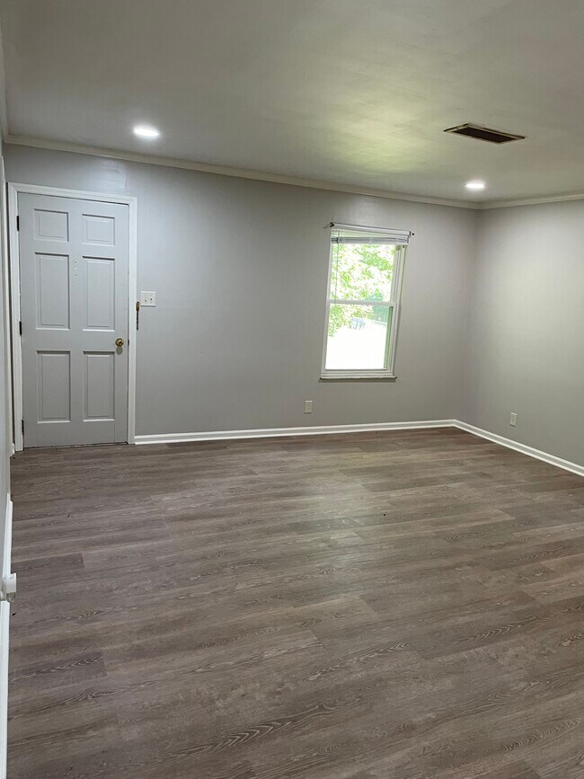 Living Room - 400 Schenkel Ln