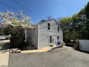 Building Photo - 20 Maple Ave