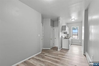 Building Photo - 9 E Monroe St