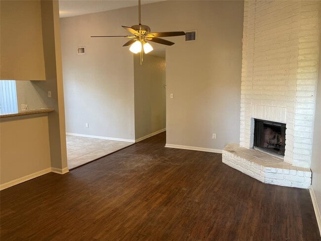 Building Photo - 11203 Pender Ln