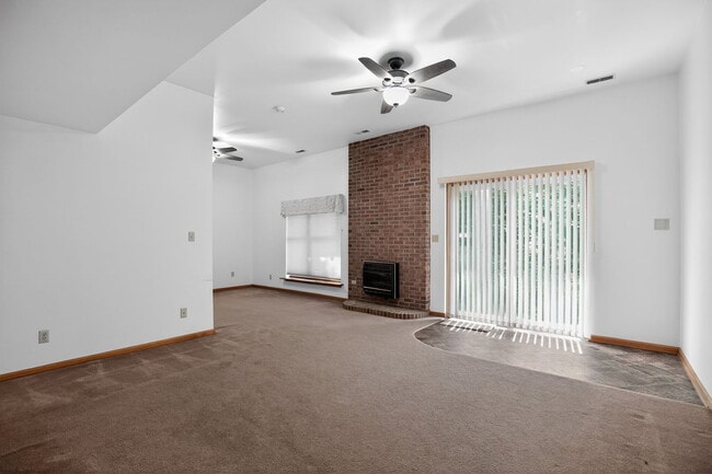 Building Photo - 3523 Hilltop Dr