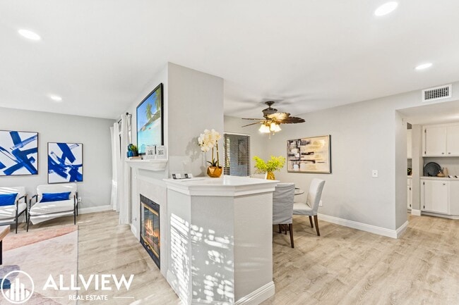 Building Photo - Beautifully Updated 2 Bed/2 Bath in Guard-...