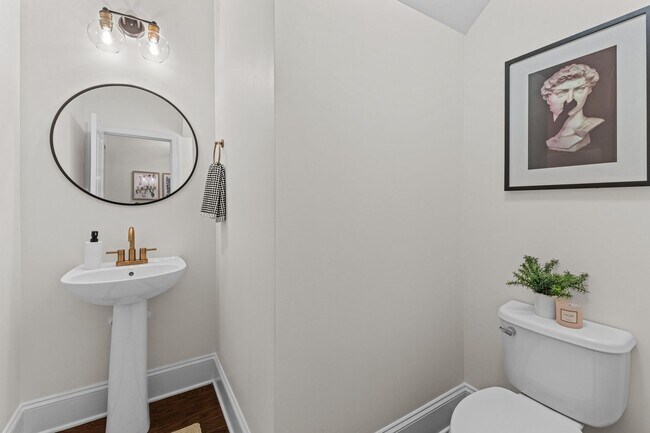 Foto del edificio - Gorgeous 3 Bedroom Townhome w/ Premium Fin...