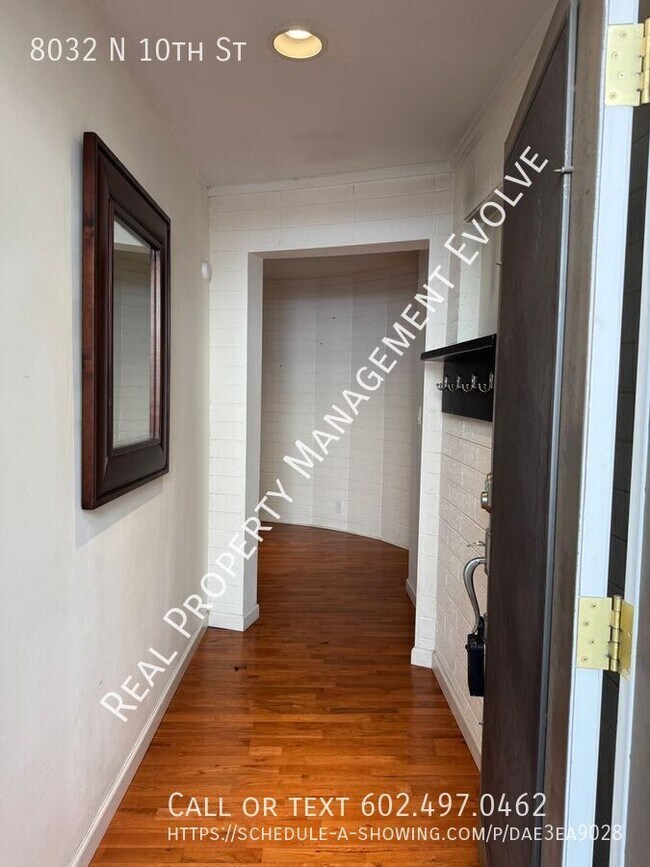 Foto del edificio - 8032 N 10th St