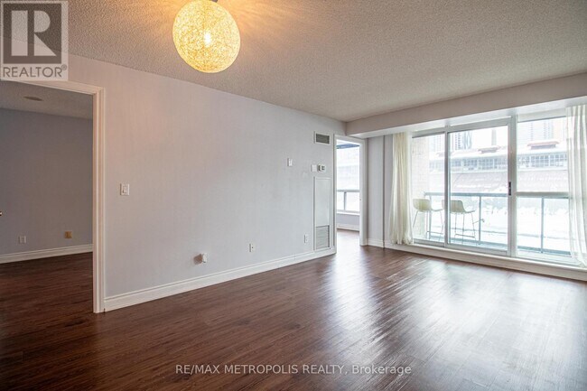 Building Photo - 109 Front St E