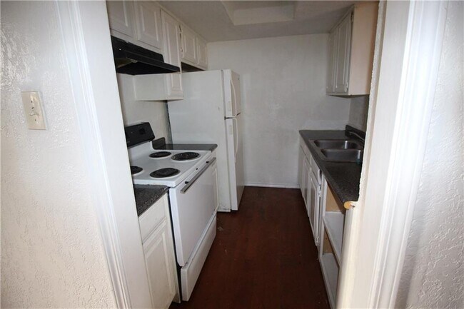 Building Photo - 8001 Rothington Rd