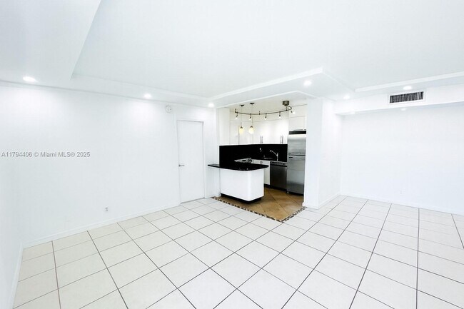 Foto del edificio - 1050 SE 15th St