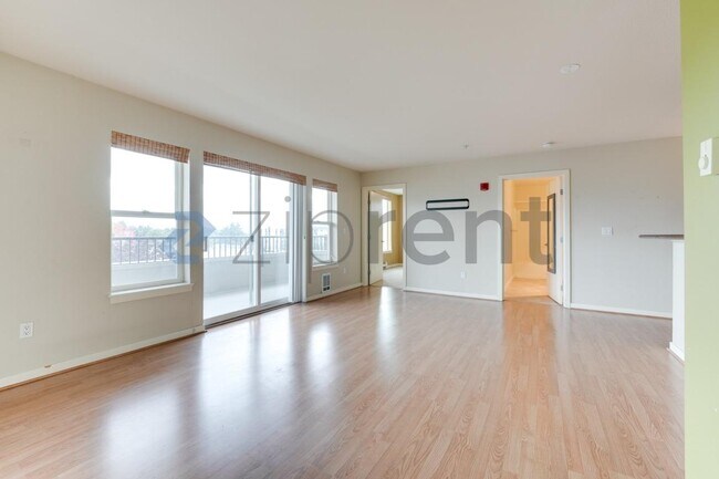 Building Photo - Unit 501