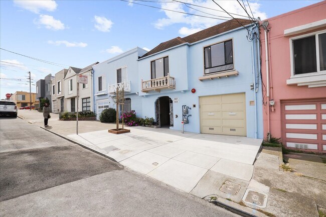 Building Photo - 3627 Ortega St