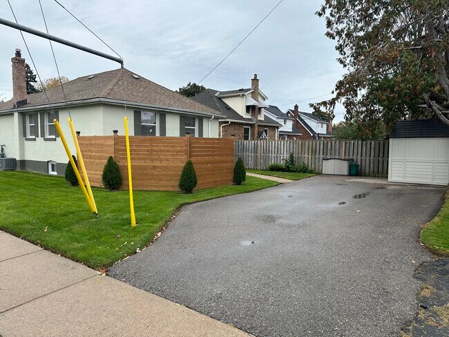 Photo du bâtiment - Comfortable Living Layout (2 Bed, 1 Bath)