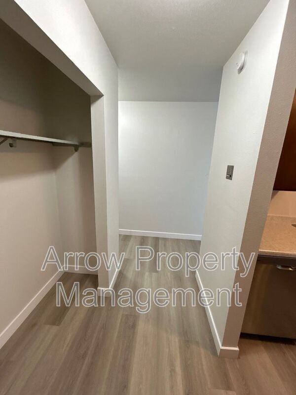 Building Photo - 215 E Arbor Ave