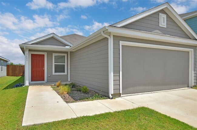 Foto del edificio - 7608 Bluebell Ln