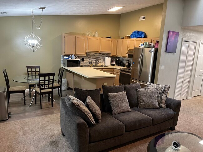Foto del edificio - 3510 Clover Meadows Dr