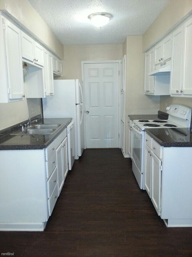 Foto del edificio - 3 br, 2 bath 4plex - 111 Peachtree Court D