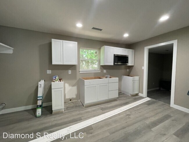 Foto del edificio - 3 br, 1 bath House - 2320 S Kickapoo Ave