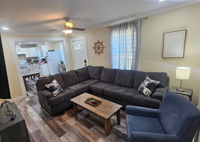 Building Photo - 2863 Potter Dr