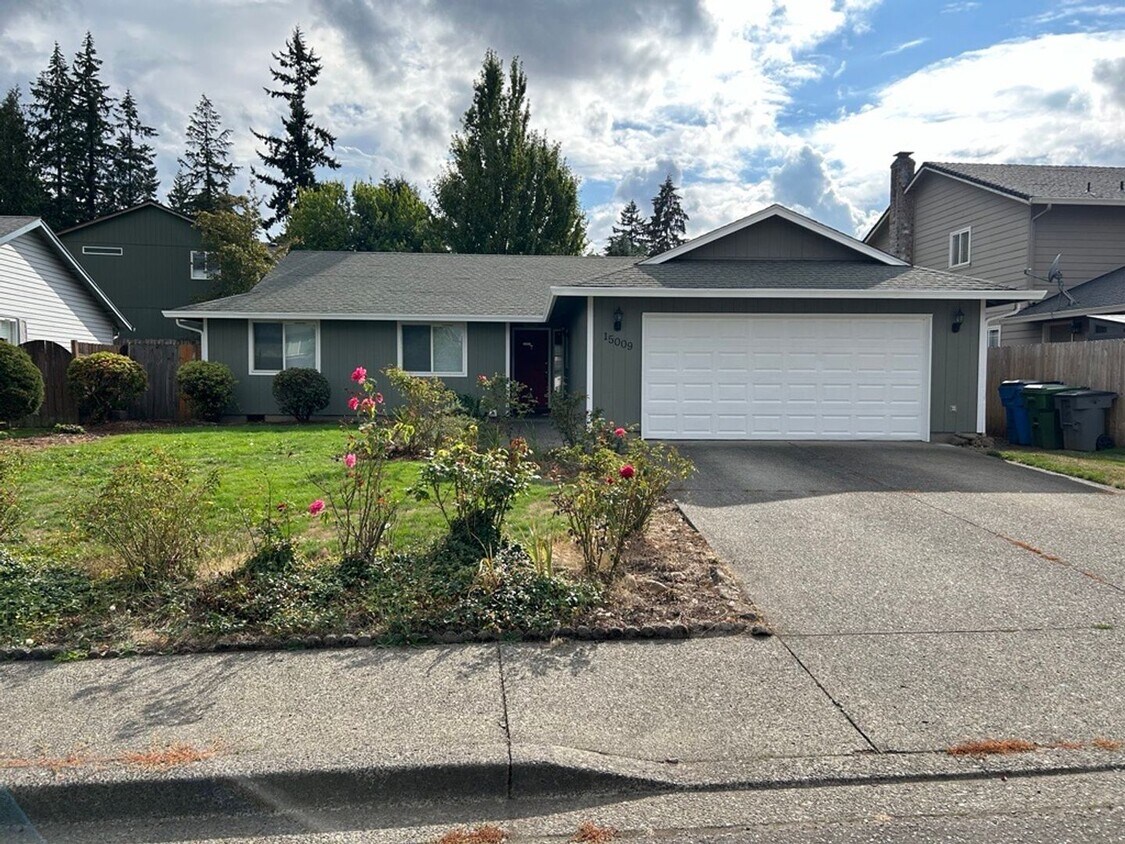 Primary Photo - Pet Friendly 3 Bed 2 Bath in the Burnt Bri...