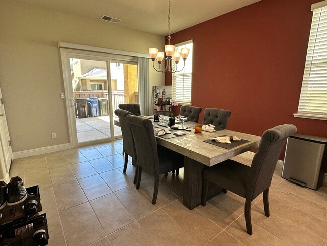 Dining Area - 10725 Portico Cir