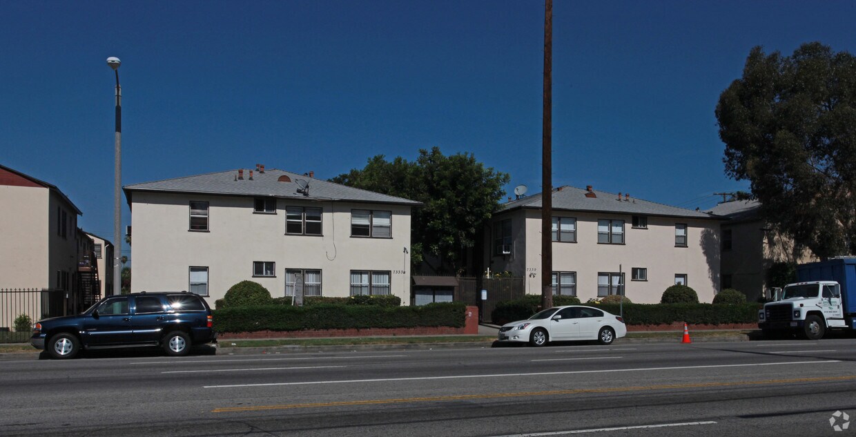 Primary Photo - 7333-7339 Woodman Ave