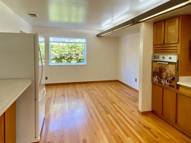 Foto del edificio - Charming 3 Bedroom 2 Bath Single Family Ho...