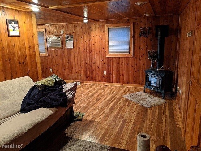 Building Photo - 1 br, 1 bath House - 21021 Juno Avenue North