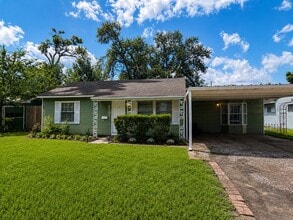 Building Photo - 6605 Westview Dr