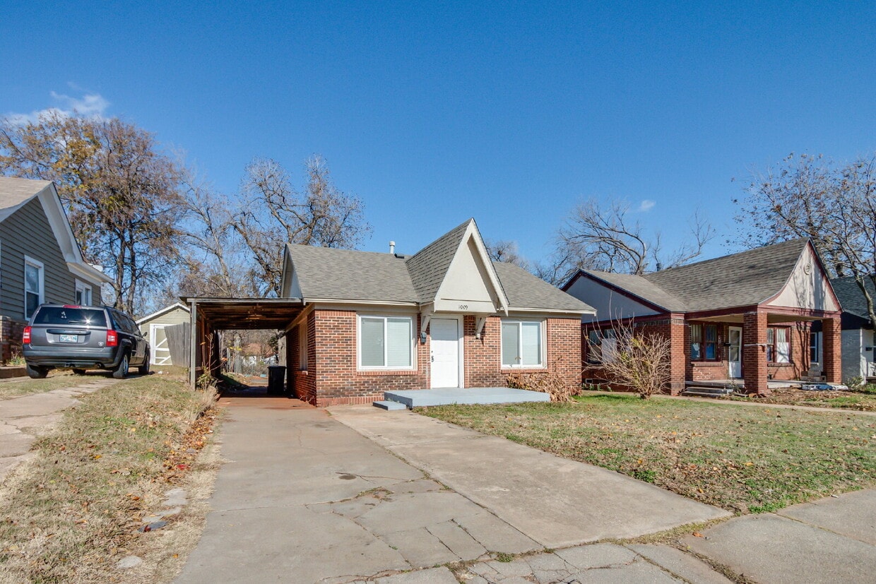 Primary Photo - Charming 3-Bedroom Home in OKC