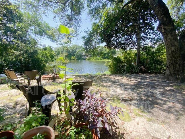 Building Photo - 755 Whippoorwill Cir