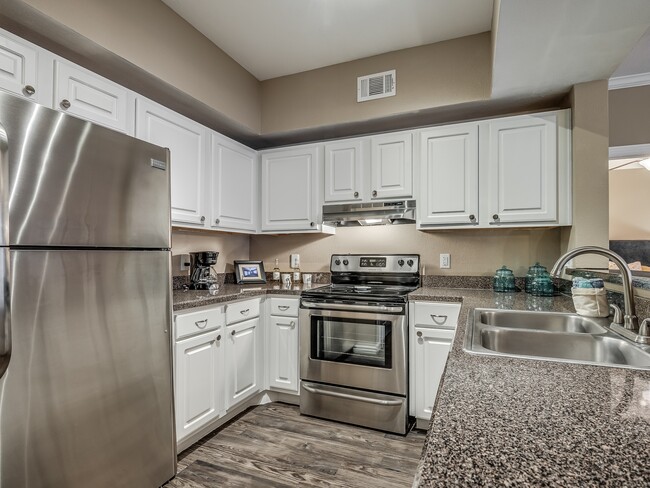 Creighton - 2 Bed / 2 Bath - 1,132 Sq.Ft. - The Renaissance at Norman