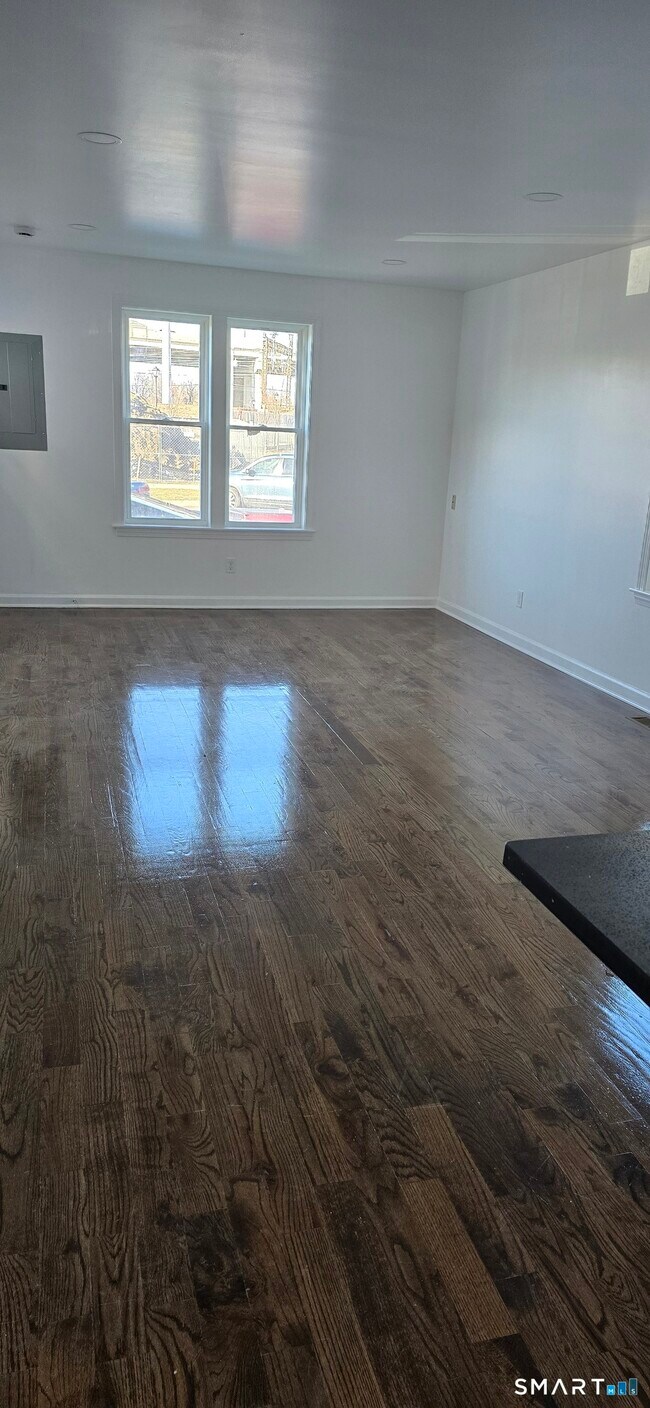 Building Photo - 99 Johnson St