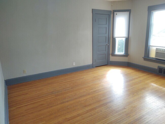 Building Photo - 611 N Perry St