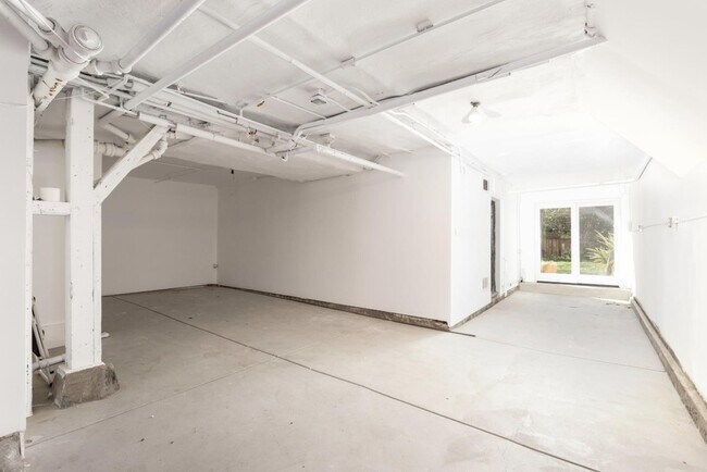 Building Photo - 789 Buena Vista Ave W