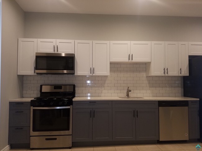 Foto del edificio - 1914 Cornelia St