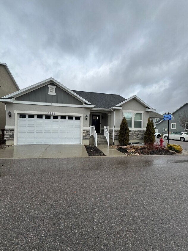 Primary Photo - Beautiful Herriman Home for rent!