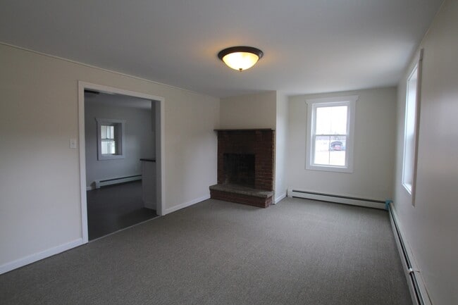 Building Photo - 126 Maxwell Ln