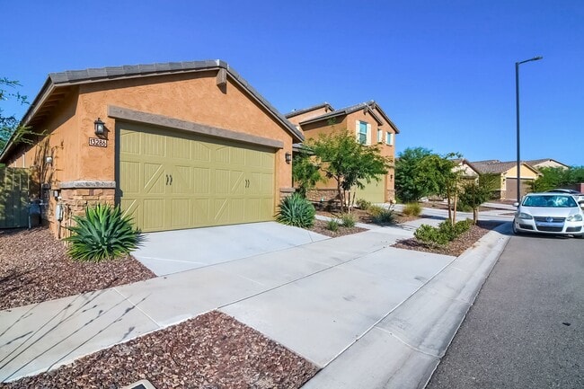 Building Photo - 13286 N 144th Dr