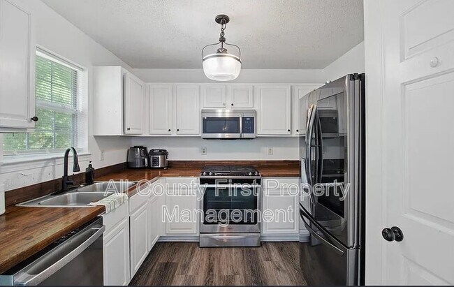 Foto del edificio - 3644 Gray Birch Dr